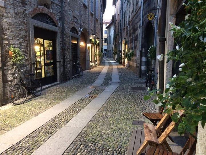 Antica Corte, Bilocale Nel Centro Storico Di Como Apartment Екстериор снимка
